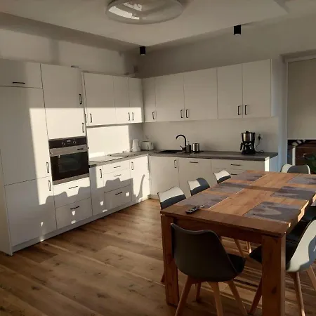 Dom Nad Jeziorem Gaja House