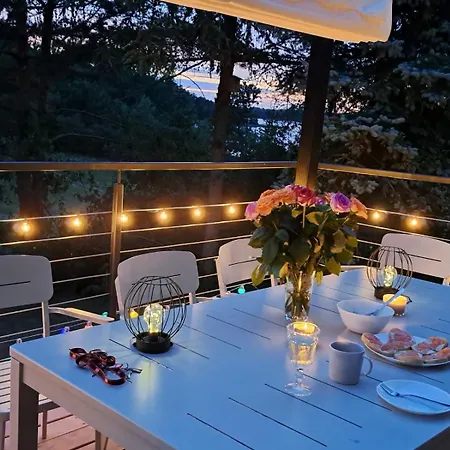 Dom Nad Jeziorem Gaja House 펜션 *